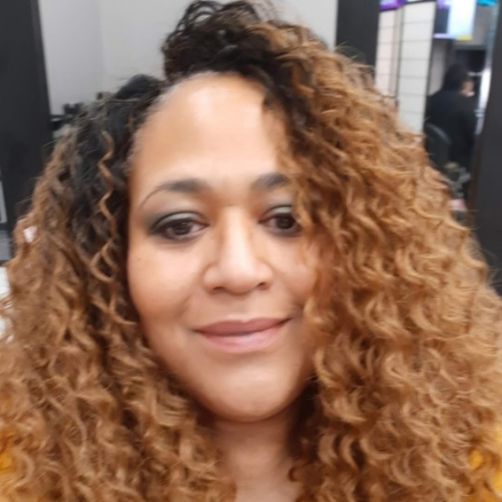 Meet your Posher, Leslie